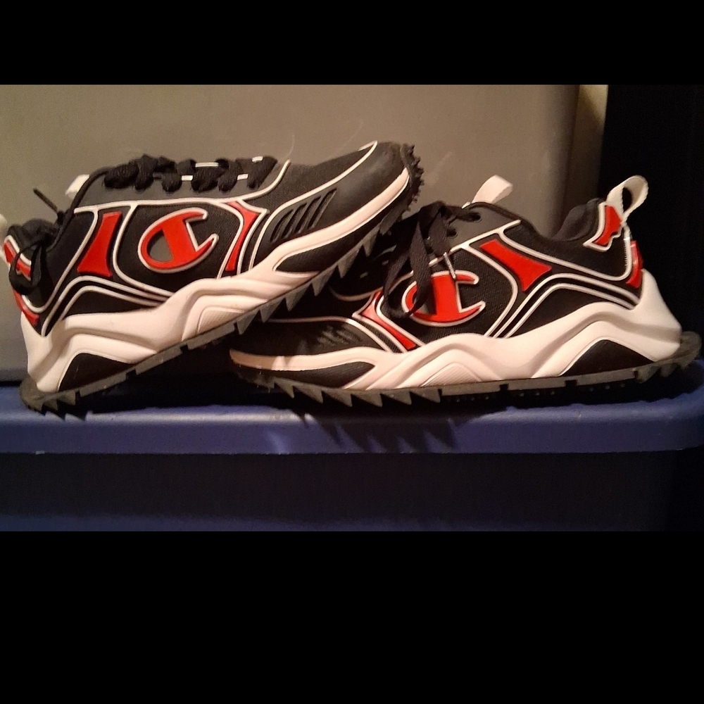 Champion Black and Red Sneakers Dynamic Design